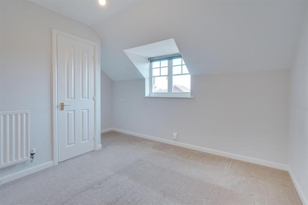 12 Heasman Cl, Newmarket--8.jpg