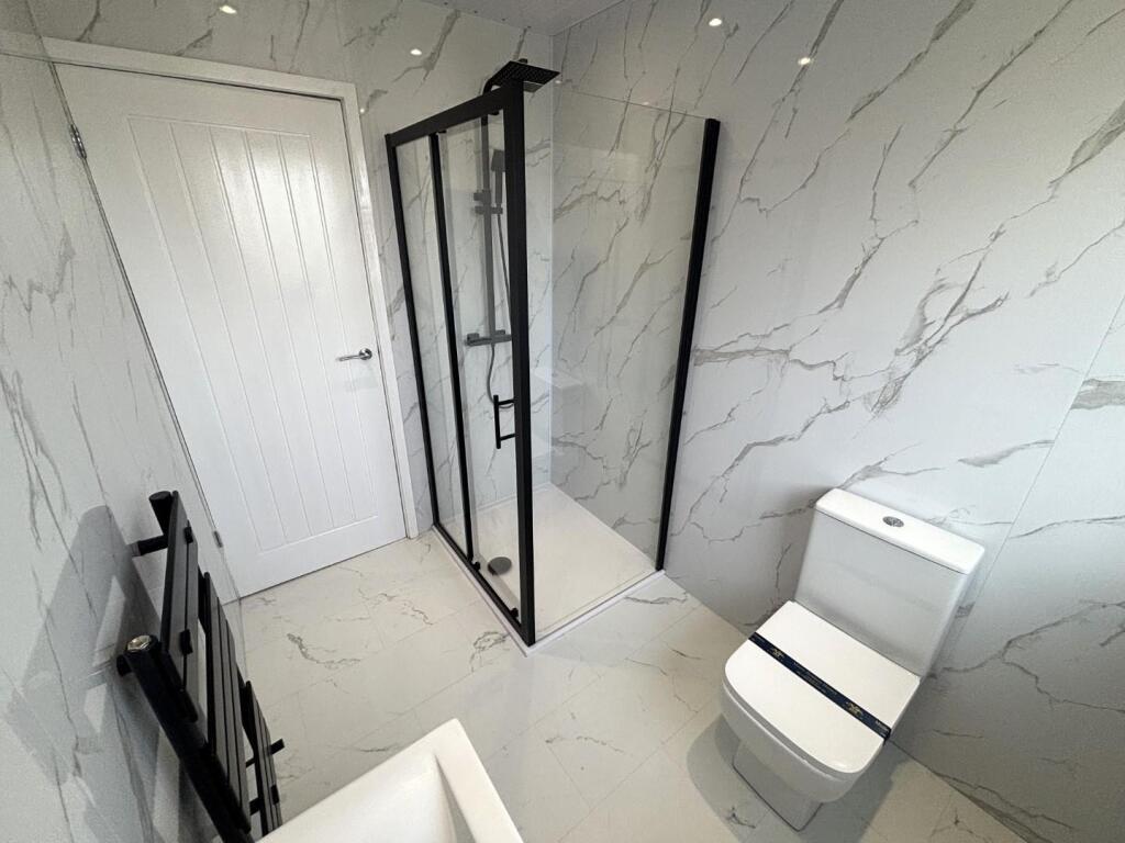 83 ashtree upstairs bathroom 2.jpeg