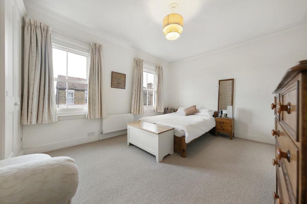 Principal Bedroom (2).jpg