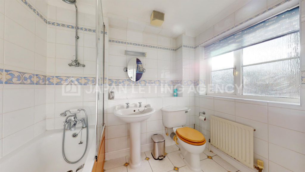 Bathroom 1-2_watermarkted.png