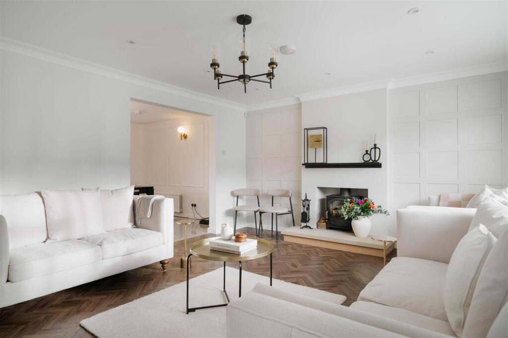 Living Room-4.jpg