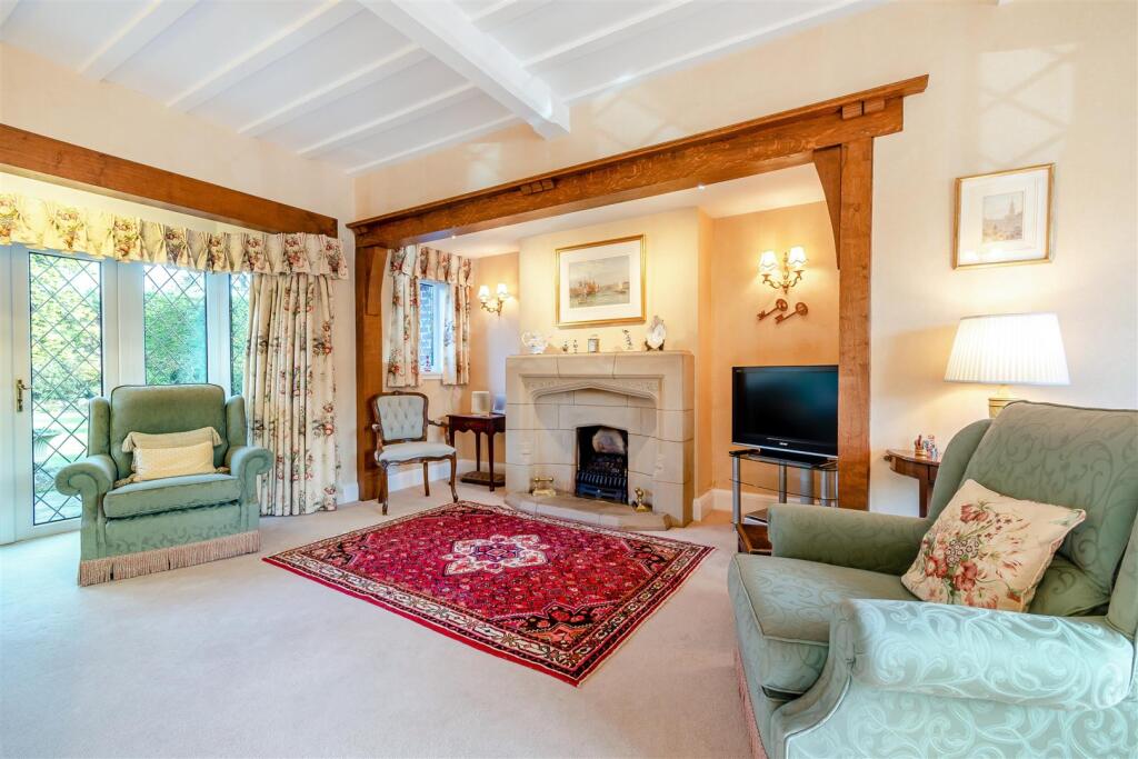 8633871-interior02.jpg