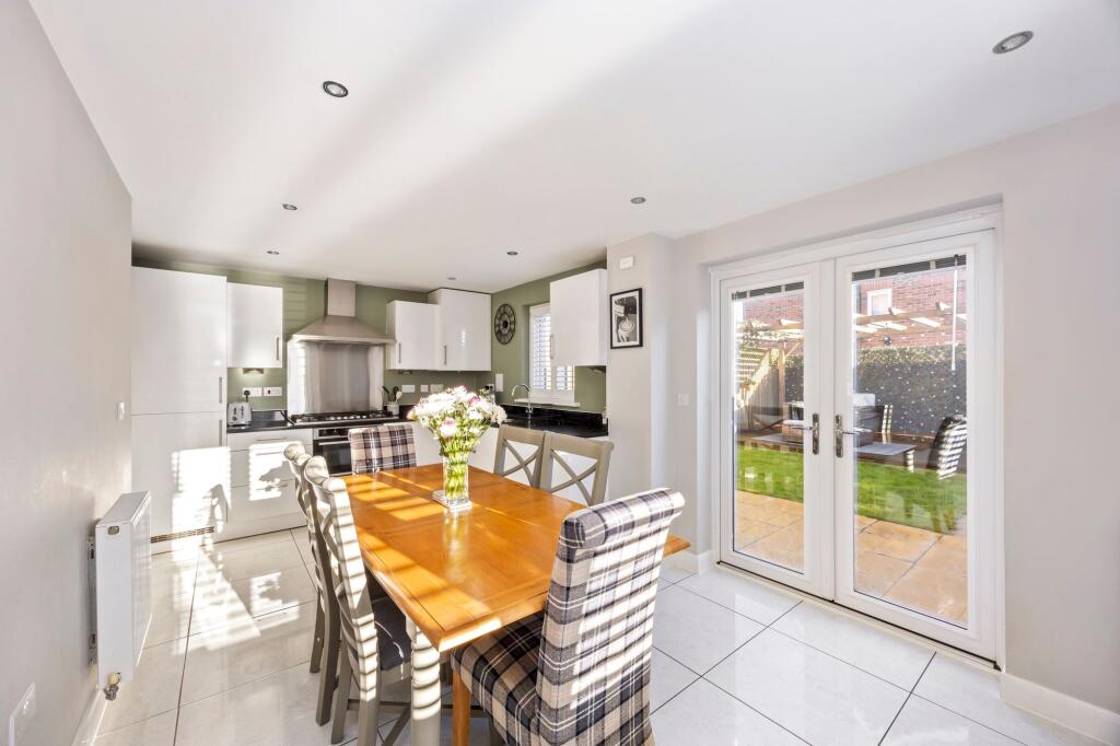 Kitchen/ Dining Room