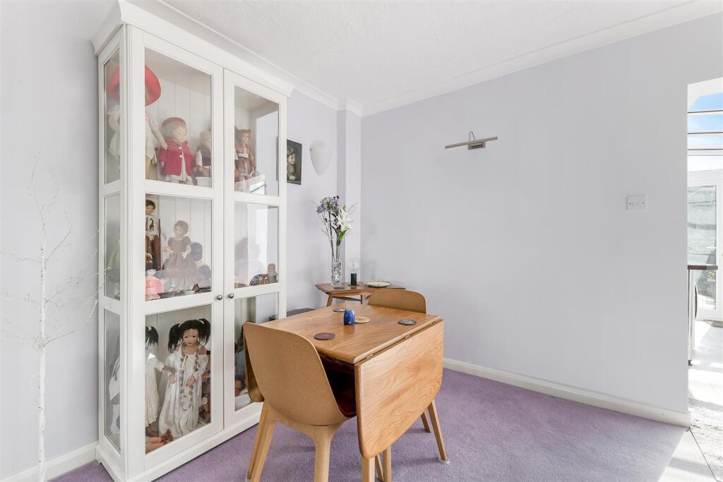 FERNDALE ROAD (16).jpg