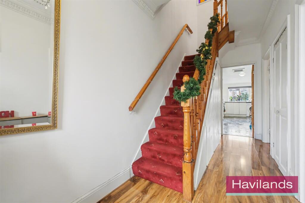 39 Laburnum Grove N21 3HT-1.jpg