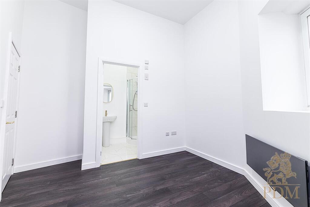 Bank Apartments Peveril St Nottingham NG7 4AH