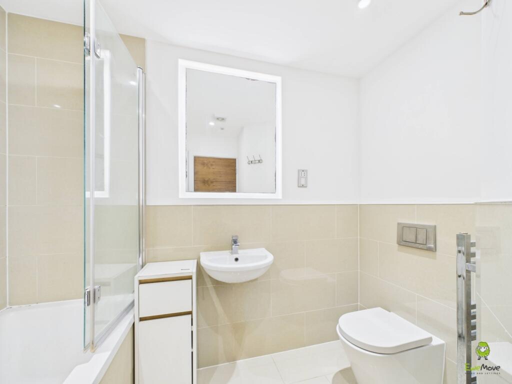 CAM03779G0-PR0291-STILL005