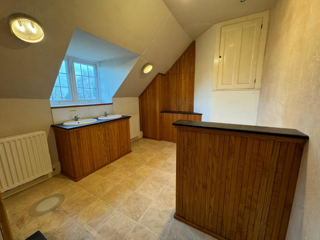 2nd Floor Bathroom