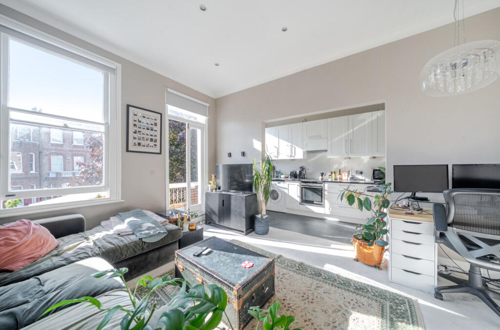 1359913-4-68da51f...