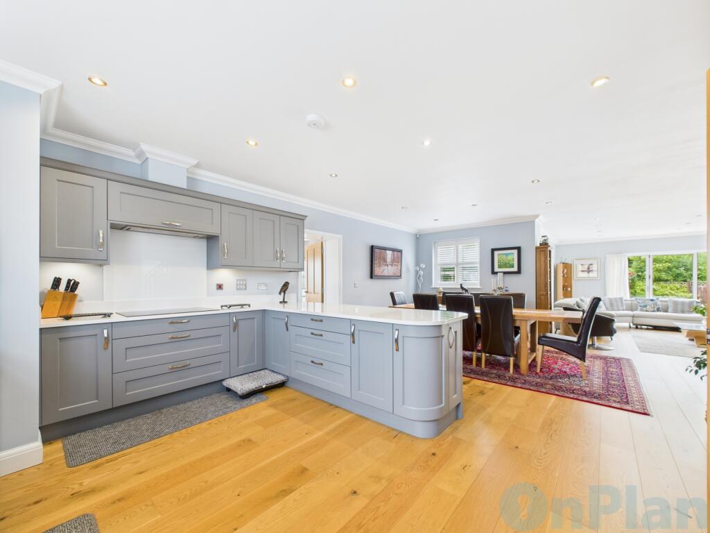 CAM04024G0-PR0028-STILL013