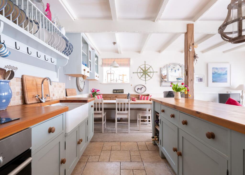 68430b6c7f808_Shrub Cottage-29-resized