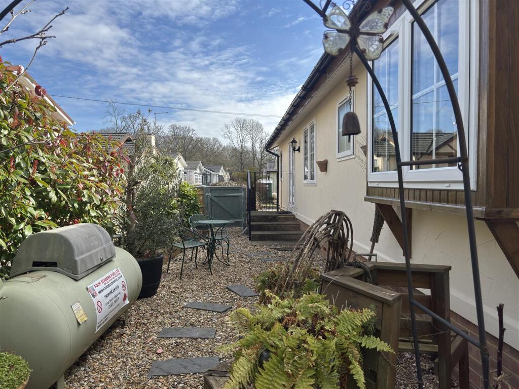 Oaklands garden 4.jpg