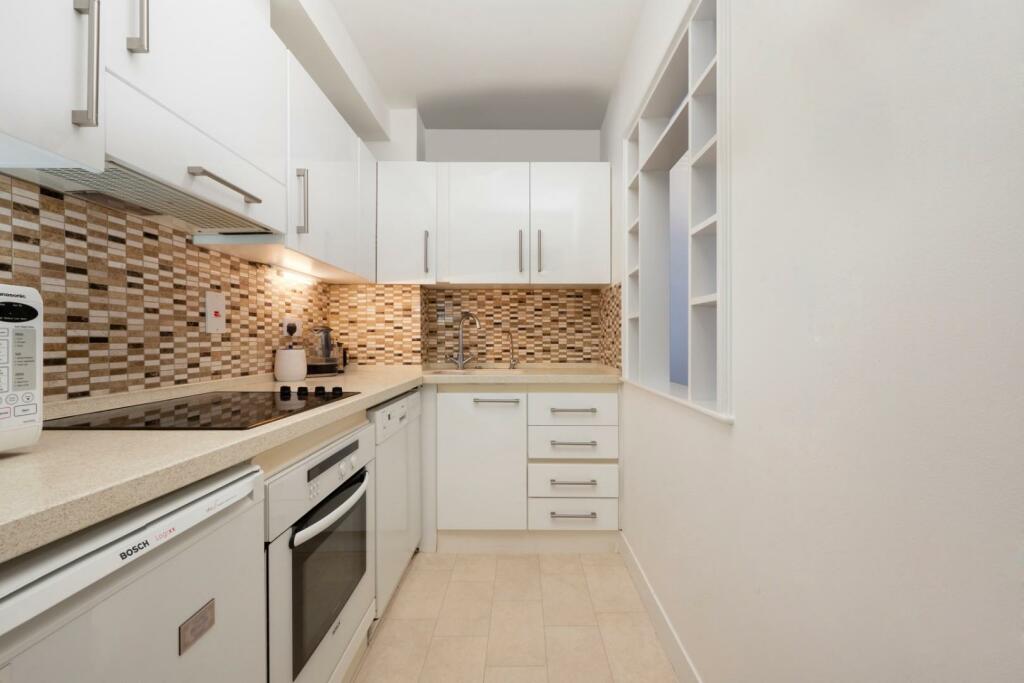 KITCHEN 1.jpg