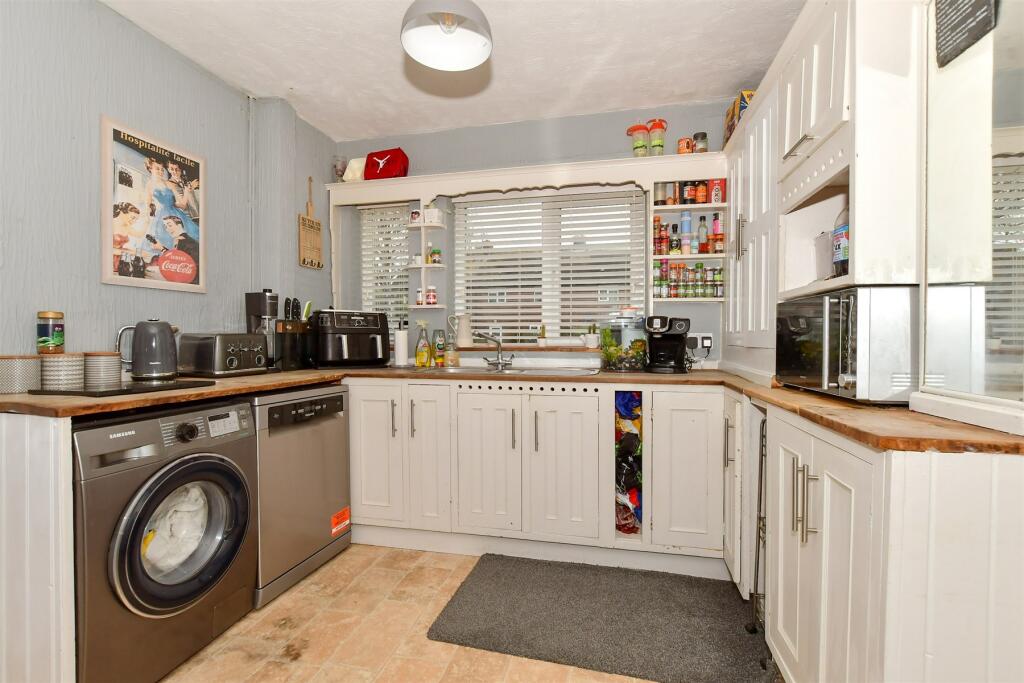 Kitchen/ Breakfast Room