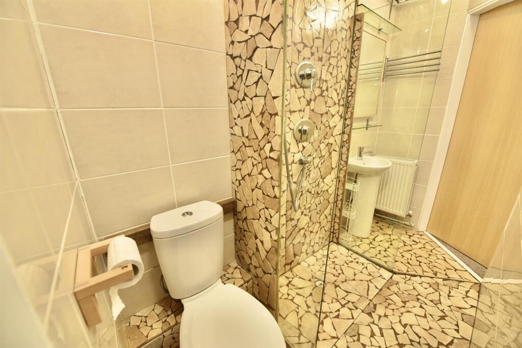 JACK AND JILL EN SUITE