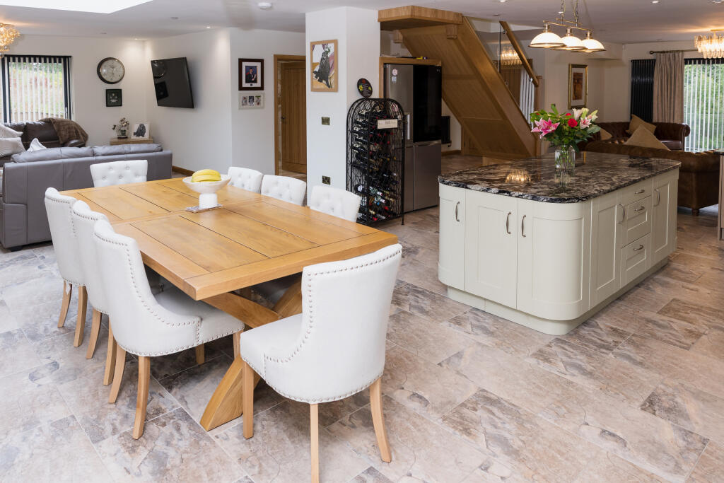 2025-08-07 WALKER &amp; LEWIS-CEFN-20