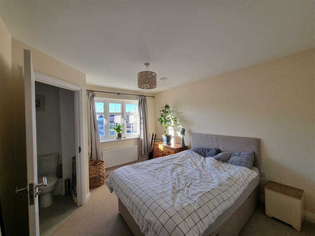 8a Master Bedroom.jpg