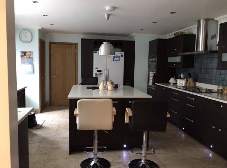 FITTED KITCHEN