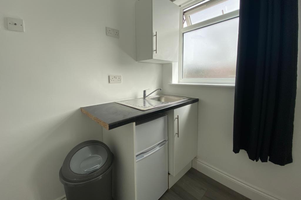 12 Sunningdale Avenue, Feltham, TW13 5JT