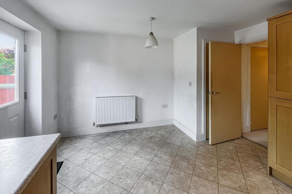 40 Reynolds Avenue, Redhill, Surrey, RH1 1TJ