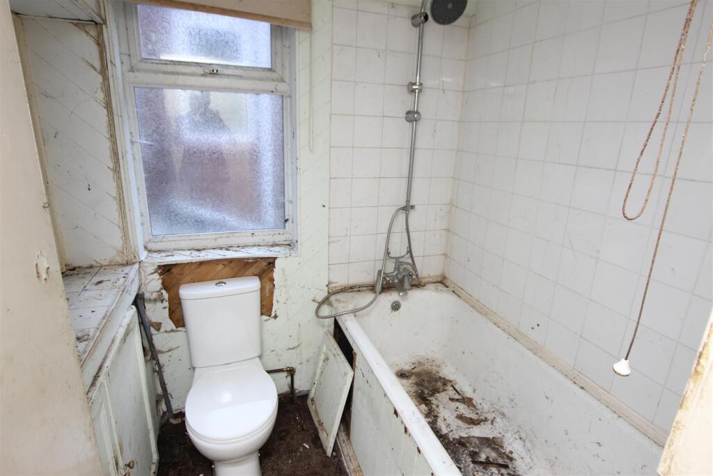 HOUSE BATHROOM