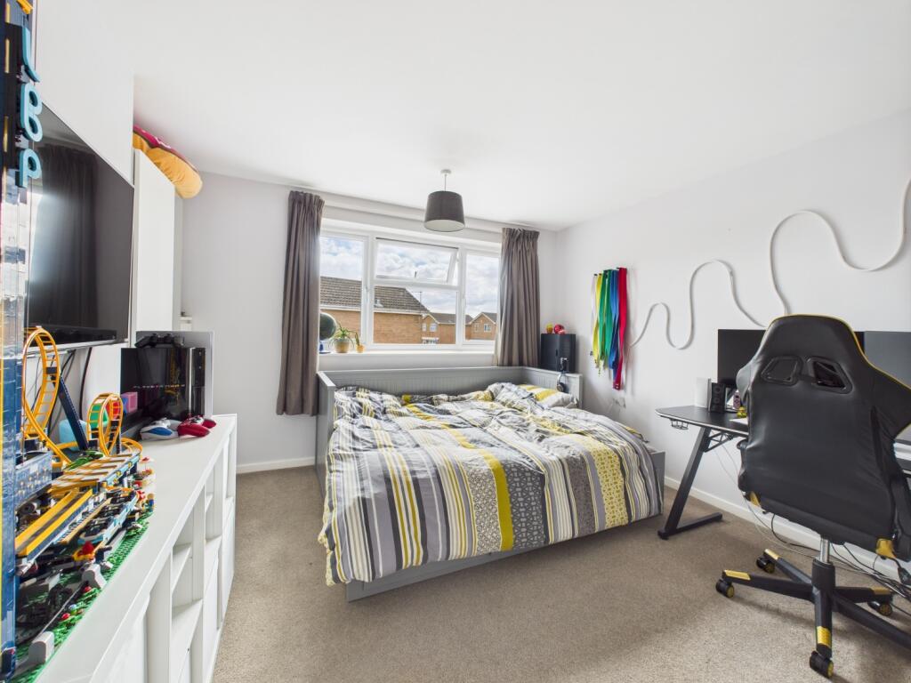 19. CAM04922G0-PR0050-STILL018