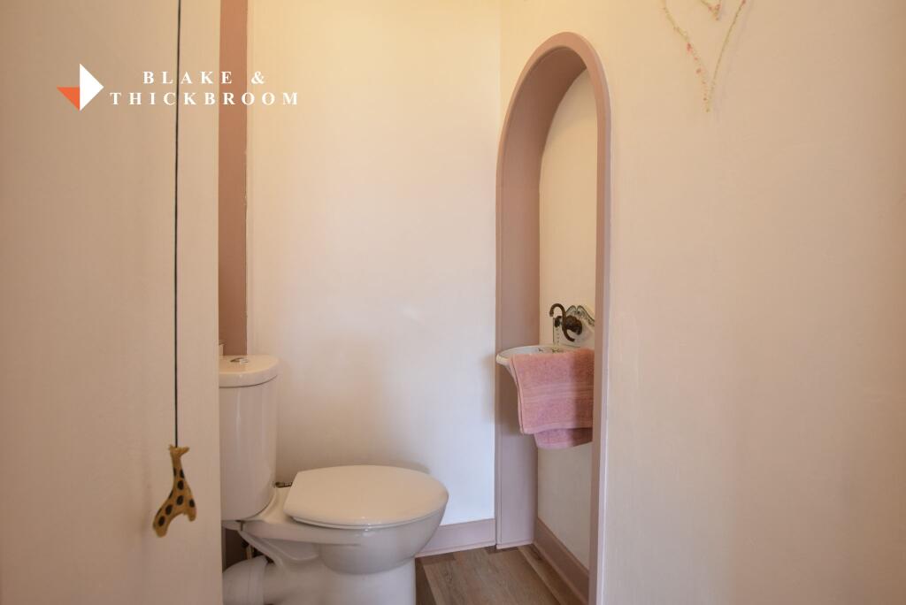 GROUND FLOOR CLOAKROOM