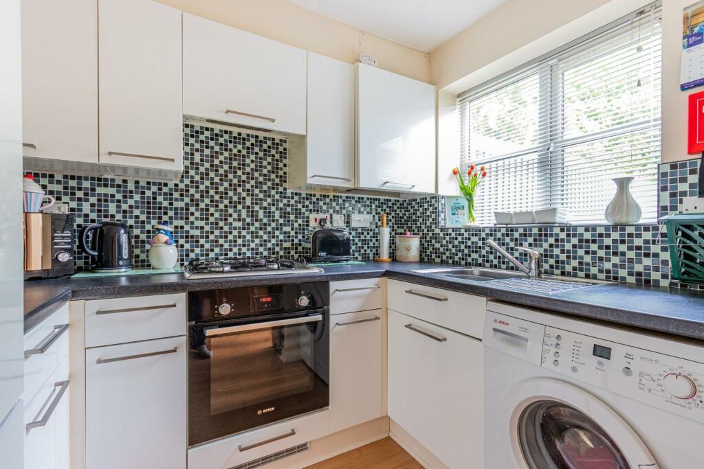 Foxberry Close 5-5.jpg