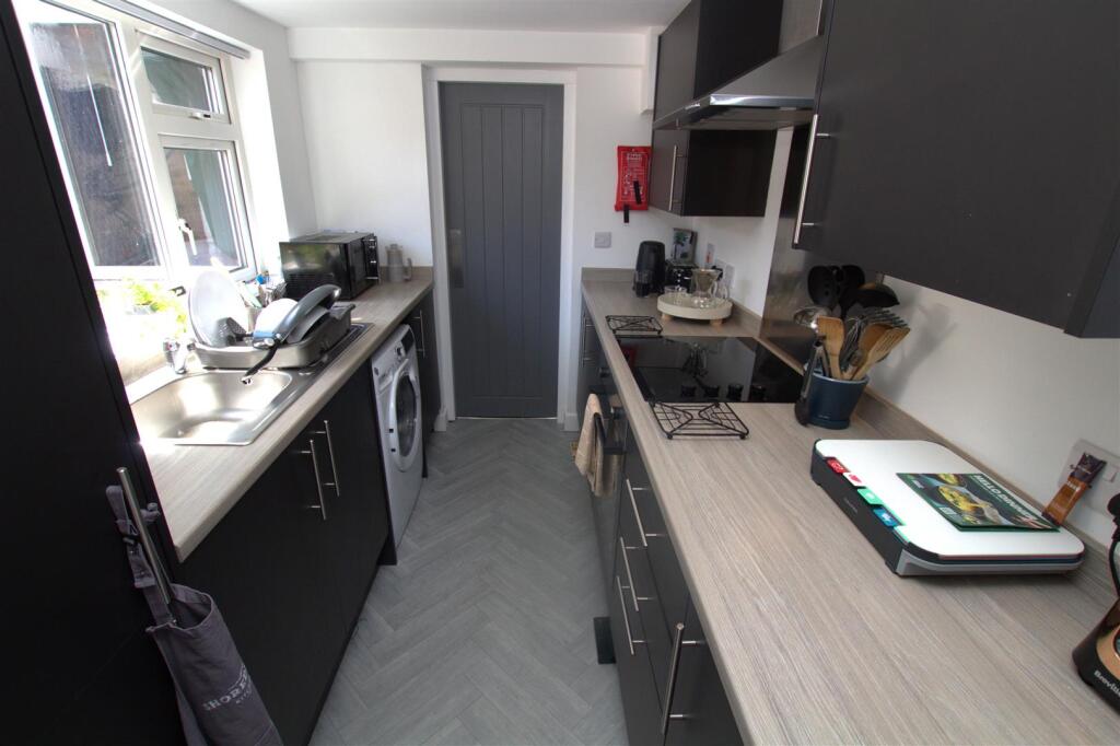 kitchen .jpg