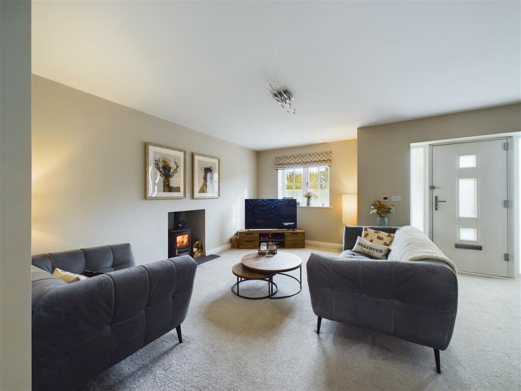 ENTRANCE INTO LOUNGE
