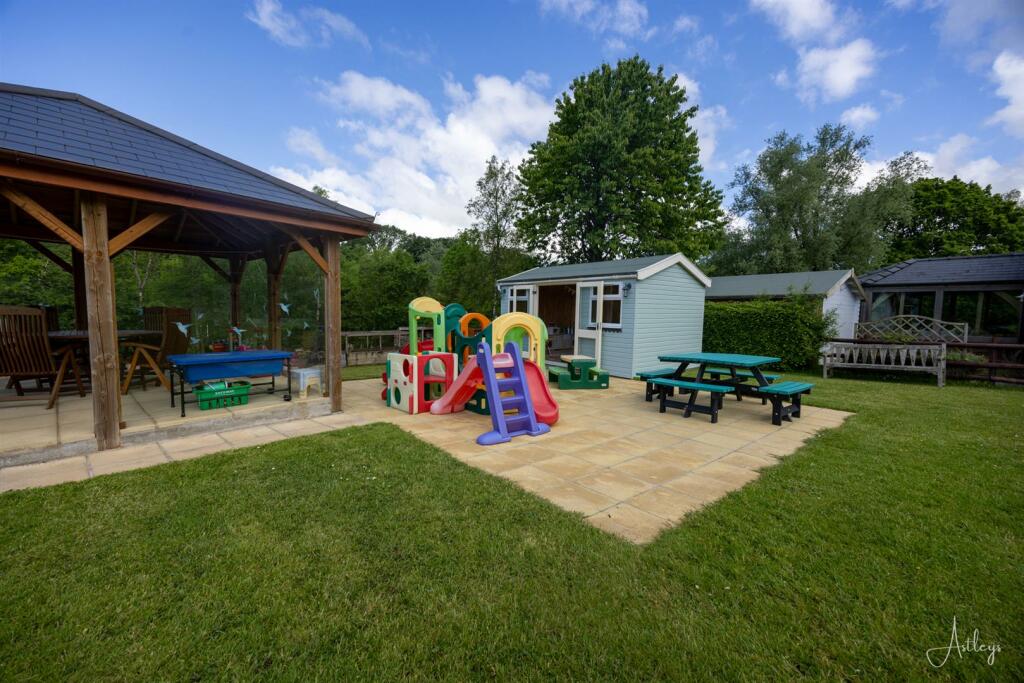 Summer house and Gazebo view