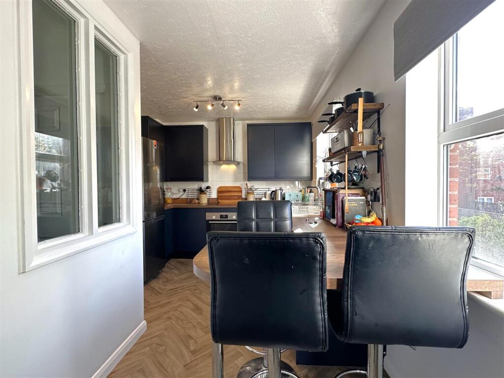 Contemporary Dining Kitchen 996
