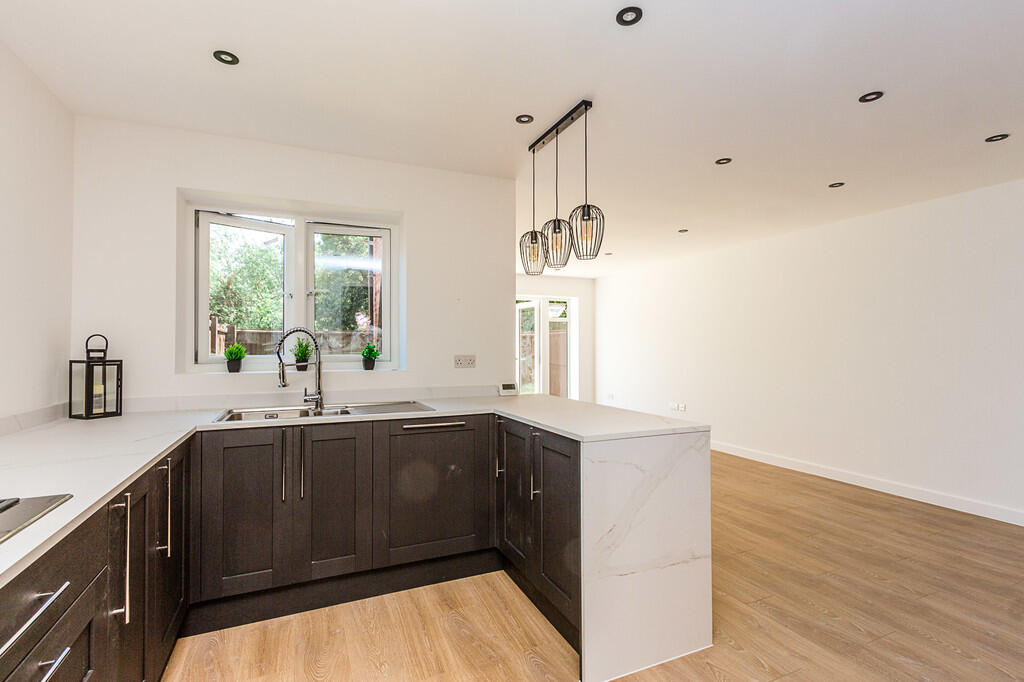 Kitchen/dining/fa...