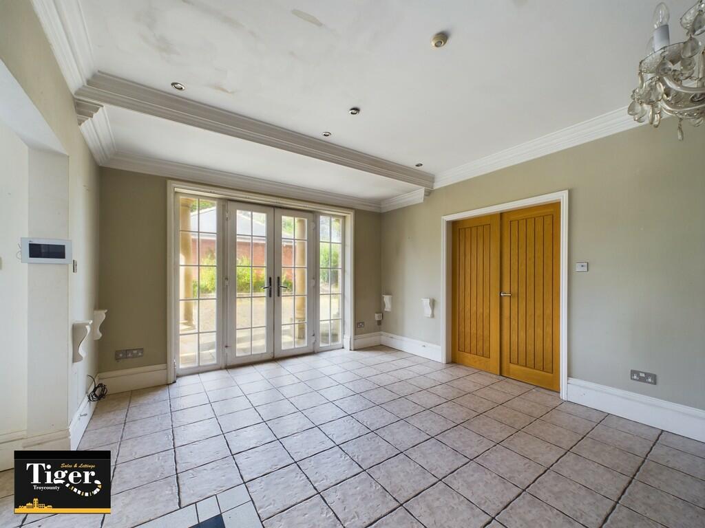 CAM02176G0-PR0329...