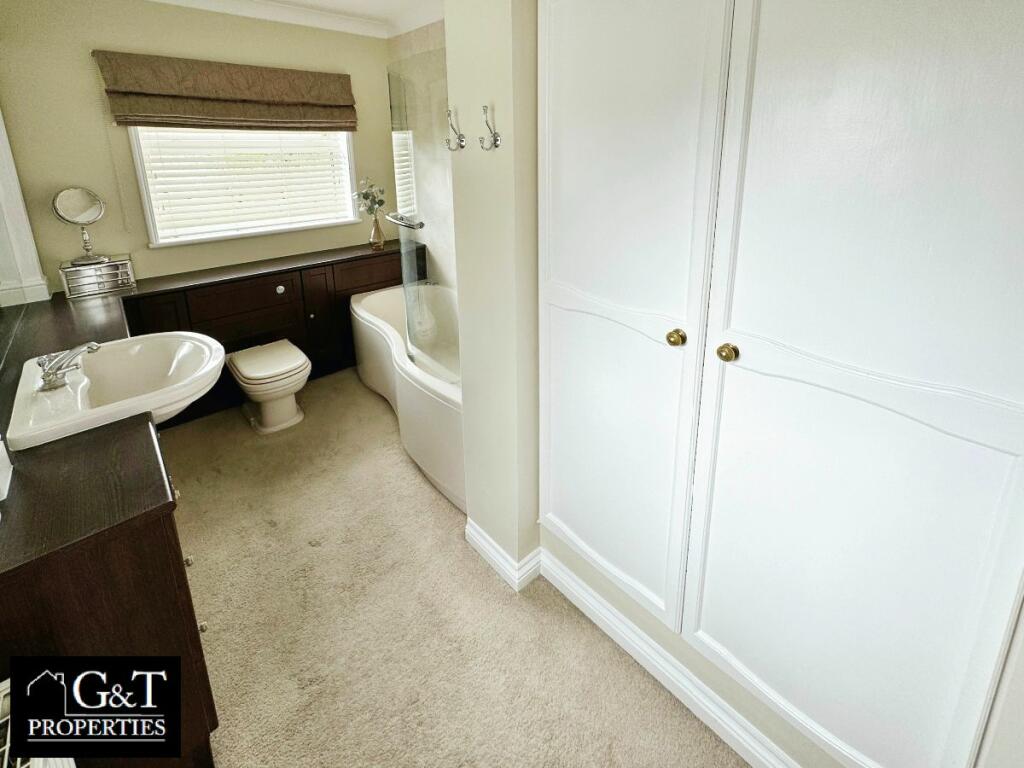 Master En-Suite