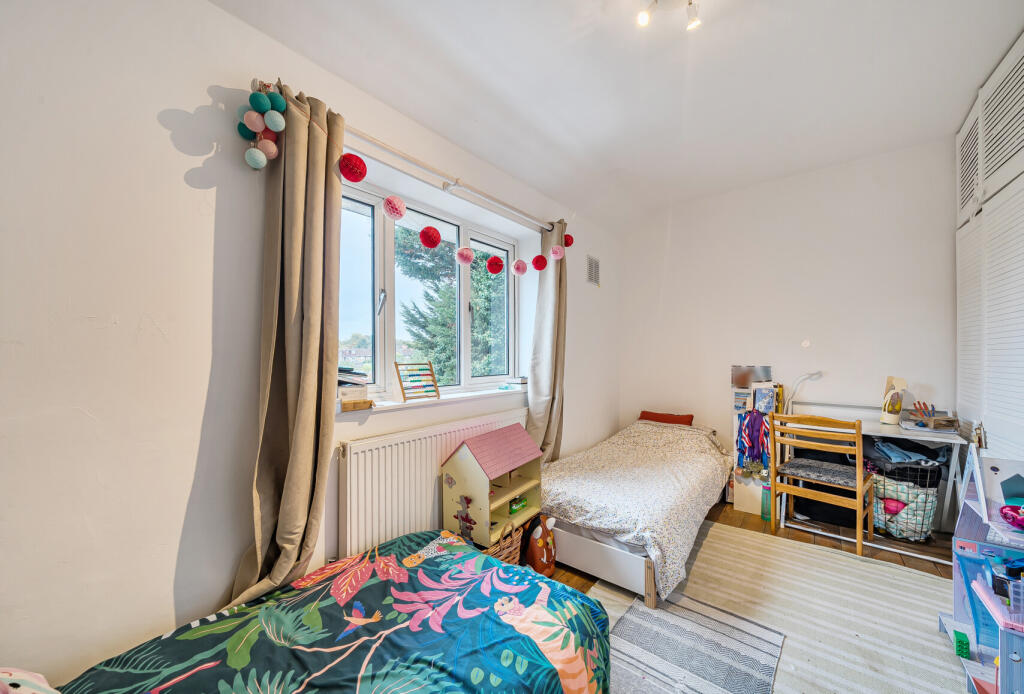 1365989-4-68f0be9...