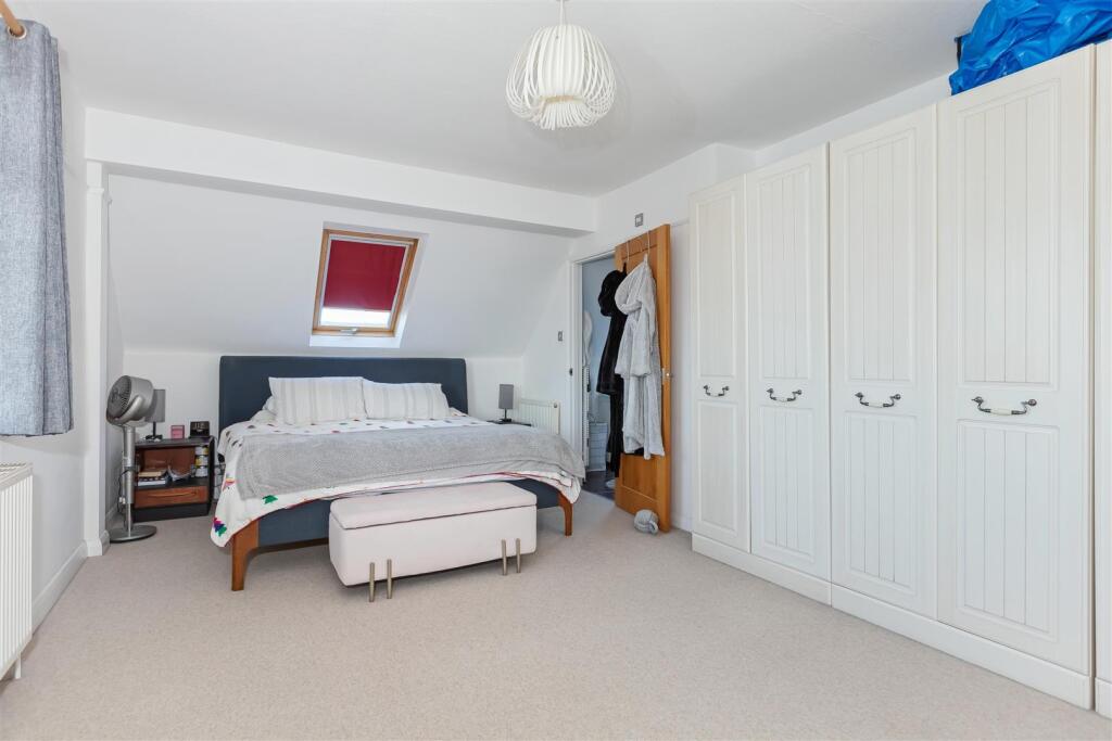 Cowdray Drive_6.jpg