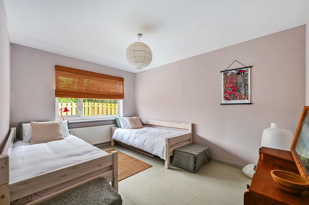 Dereta, first Ave...