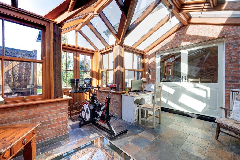 74 Main Street, Thornton