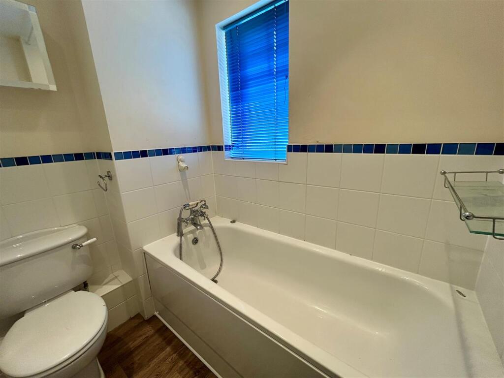 5 Le Freth Drive bathroom.jpg