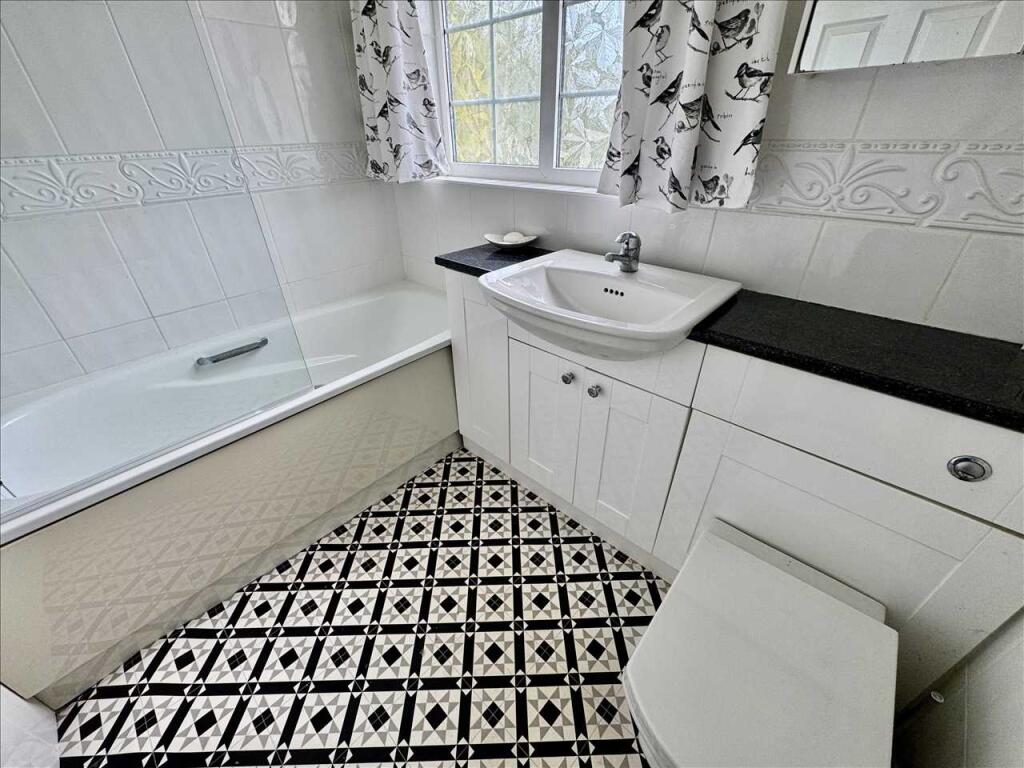 FAMILY BATHROOM