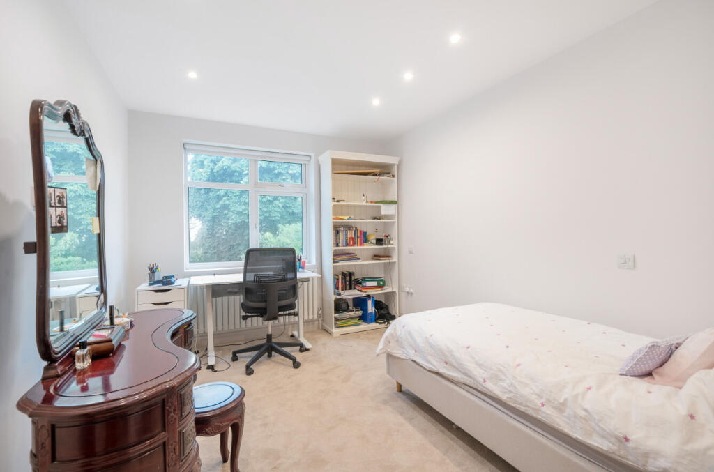 1303198-33-683f07...