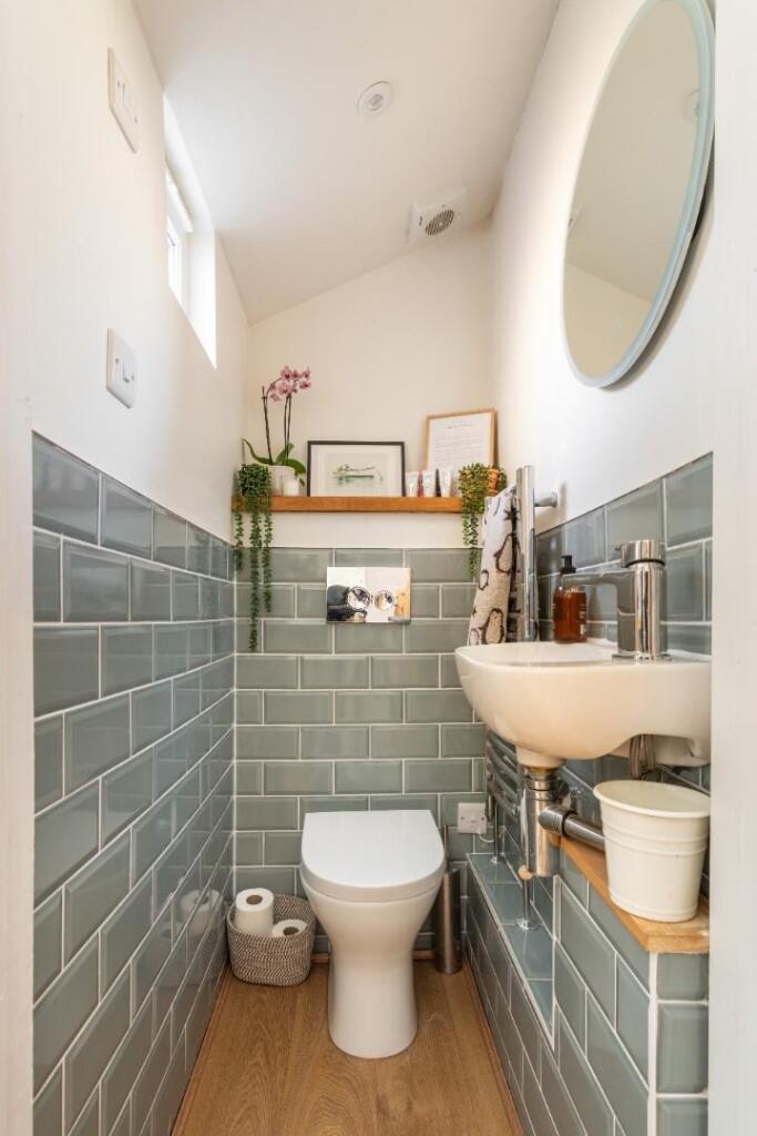 cloakroom.jpg