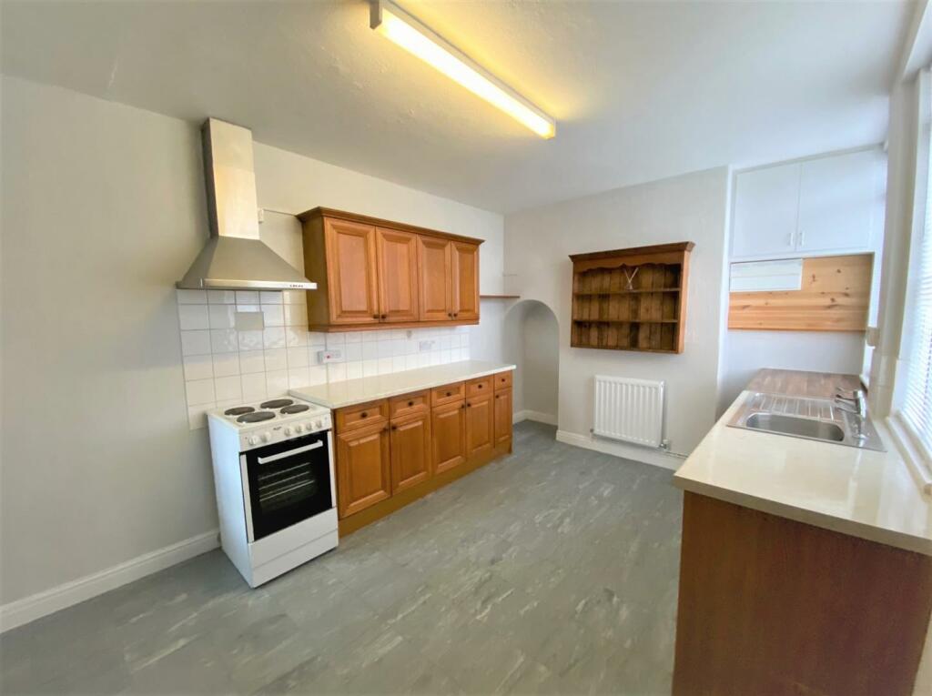Kitchen 1.jpg