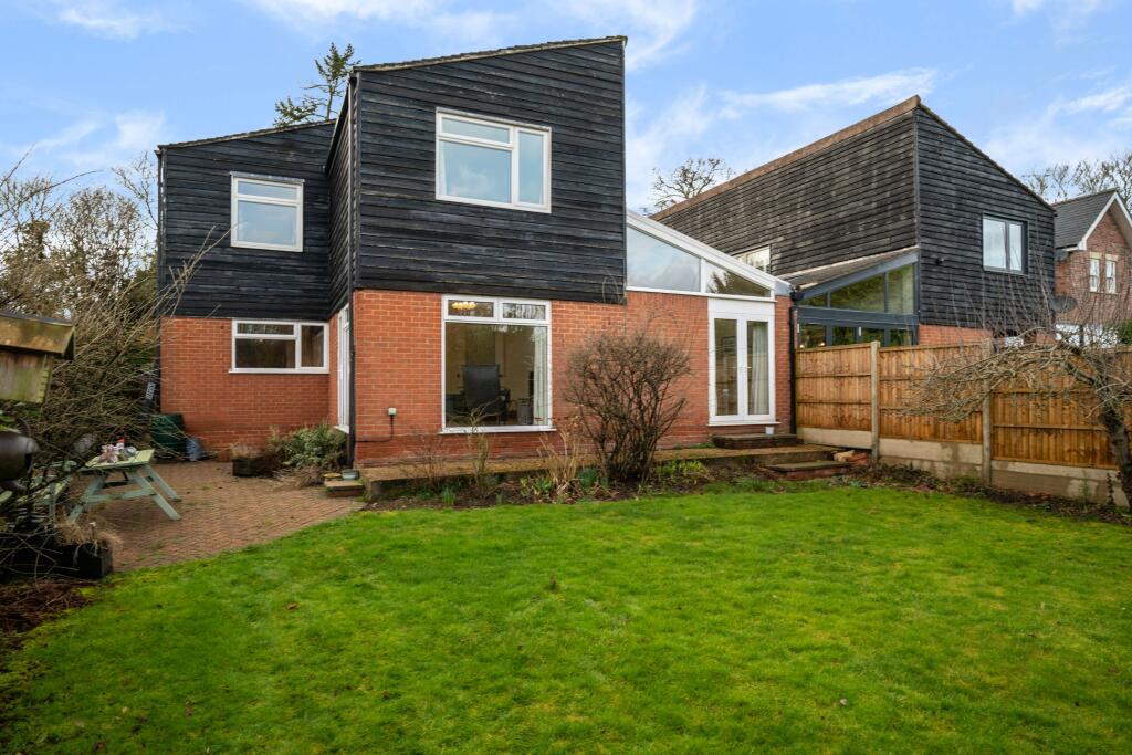 Alhamra, Widford Road, Much Hadham, Hertfordshire, SG10 6AT
