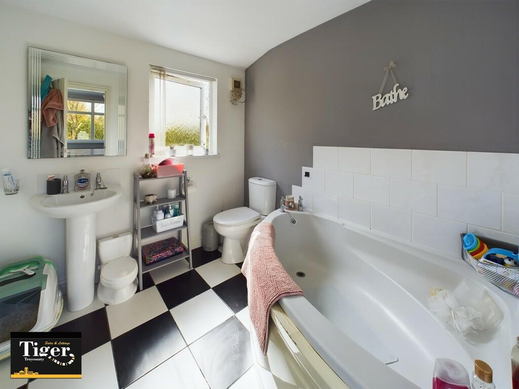 CAM02176G0-PR0223...