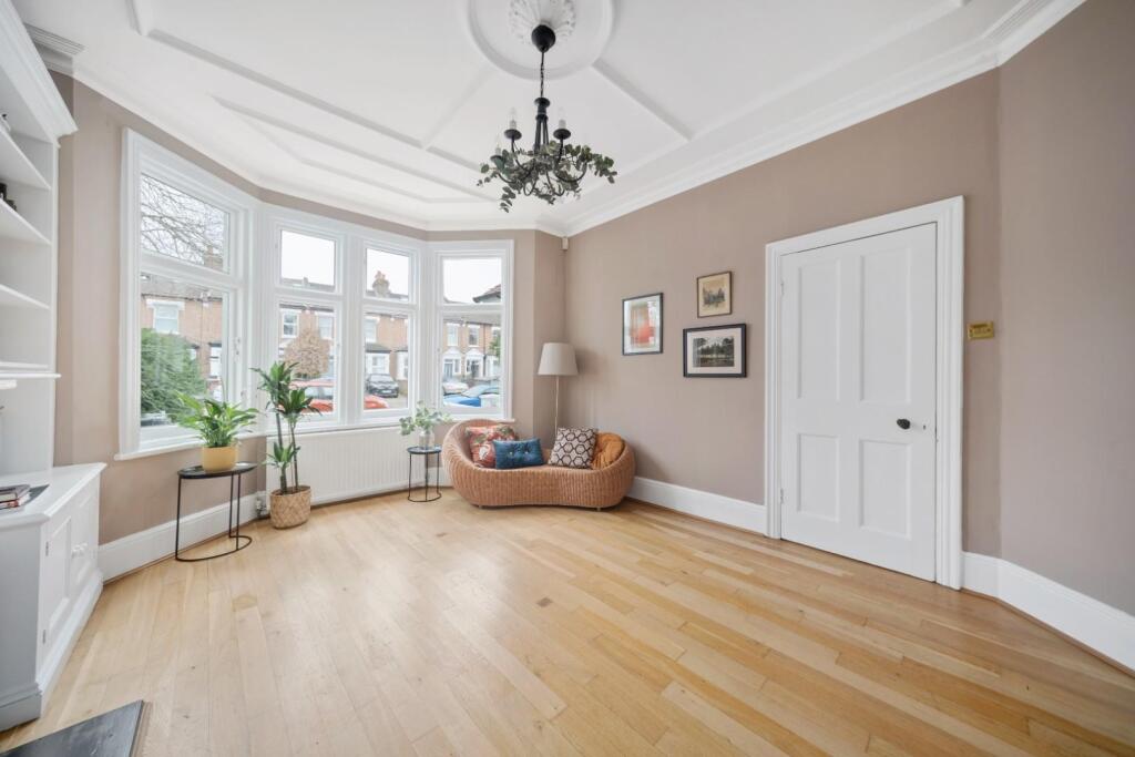 Grantham Road 26 W4 Ph11.jpg