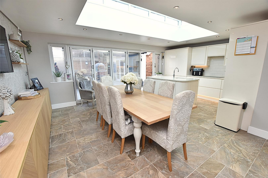 LIVING KITCHEN DINER