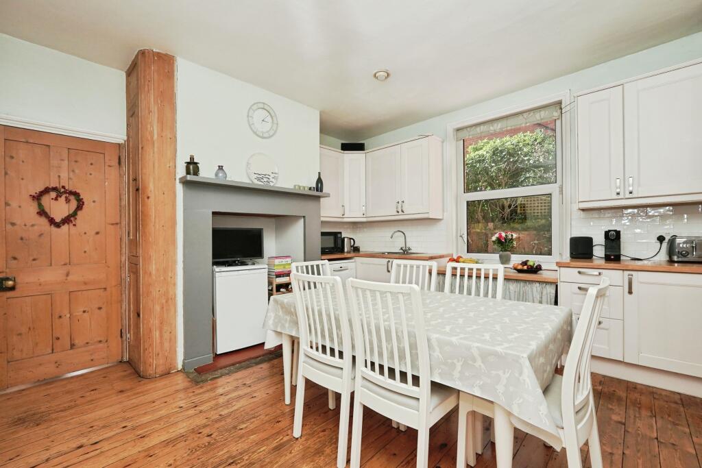 Kitchen-breakfast room