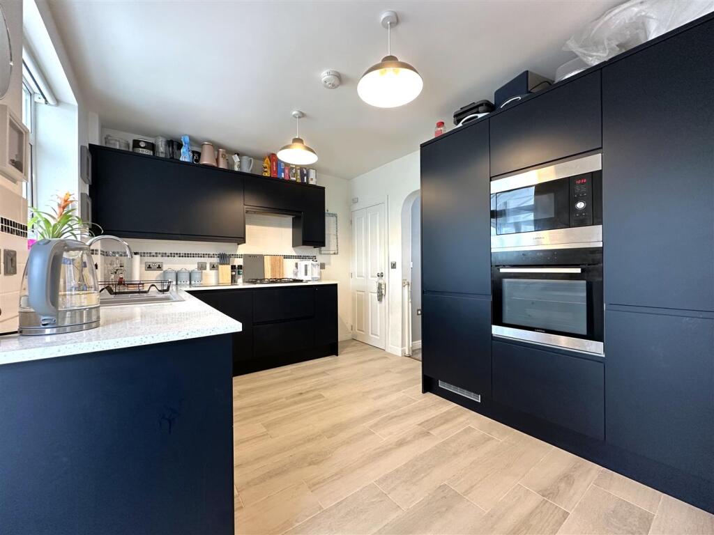 Stylish Modern Kitchen 500